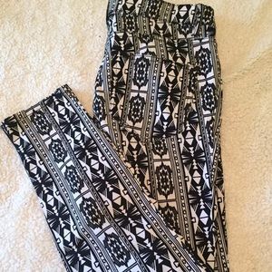 🍍4 for $20 Forever 21 Skinny Jeans Tribal 26 EUC